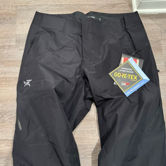 Arcteryx Andessa Ski Snow Pants in Black - Picture 3 of 5